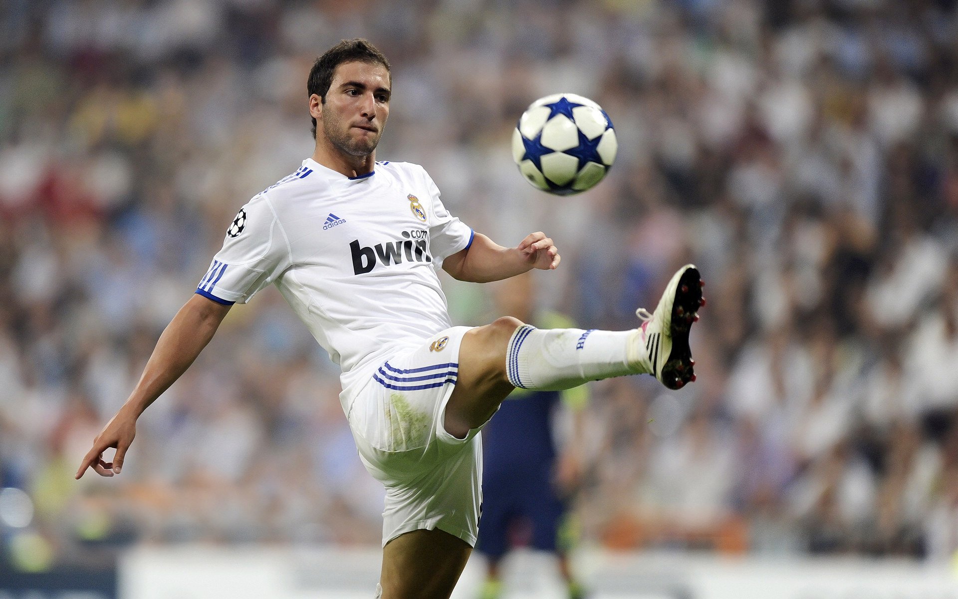 胡贝特·科斯冲线瞬间点燃现场气氛，胡安·贝坦科特现状